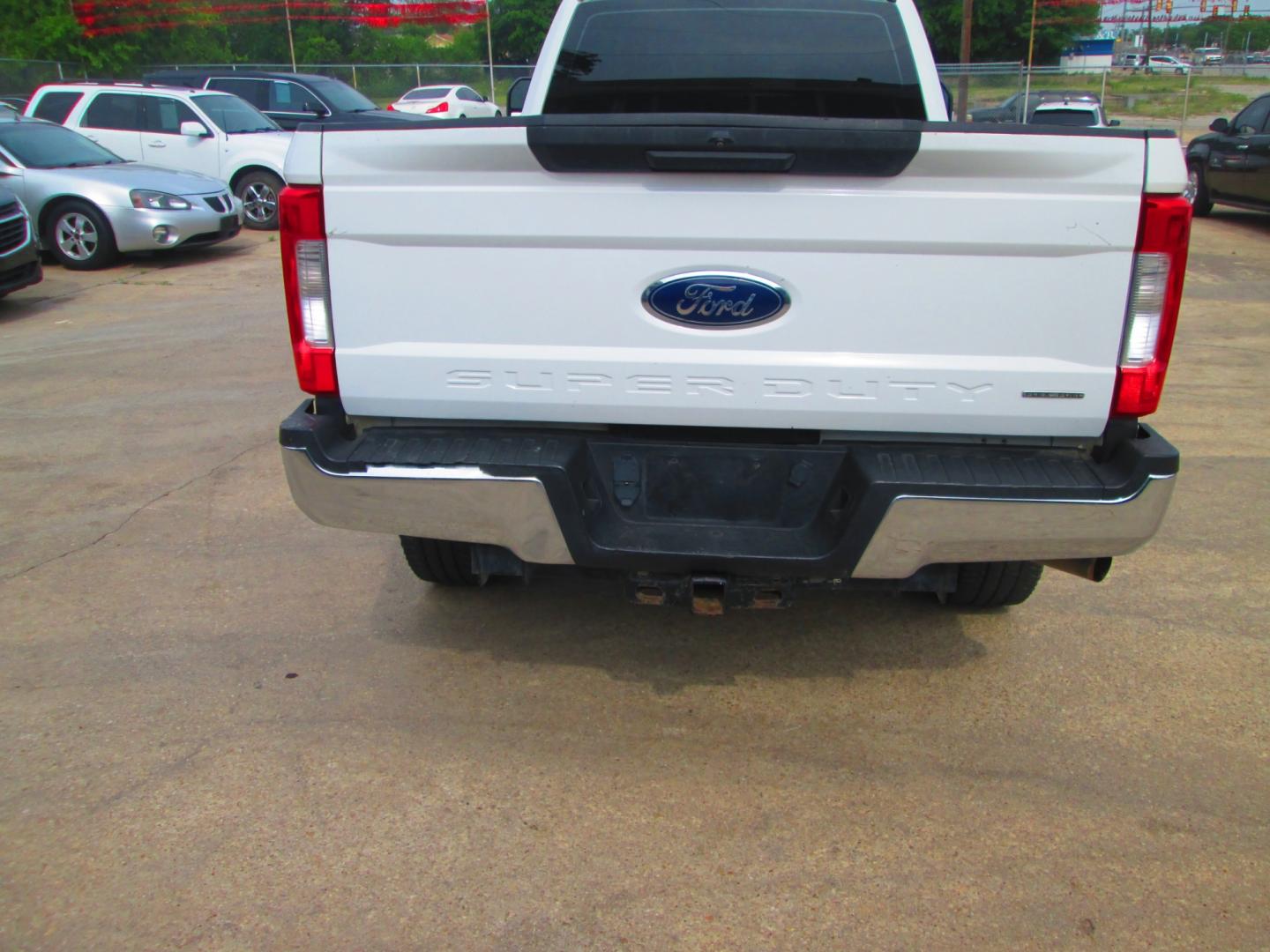 2019 WHITE Ford F-250 SD (1FT7W2B63KE) , located at 1815 NE 28th St., Fort Worth, TX, 76106, (817) 625-6251, 32.795582, -97.333069 - Photo#4